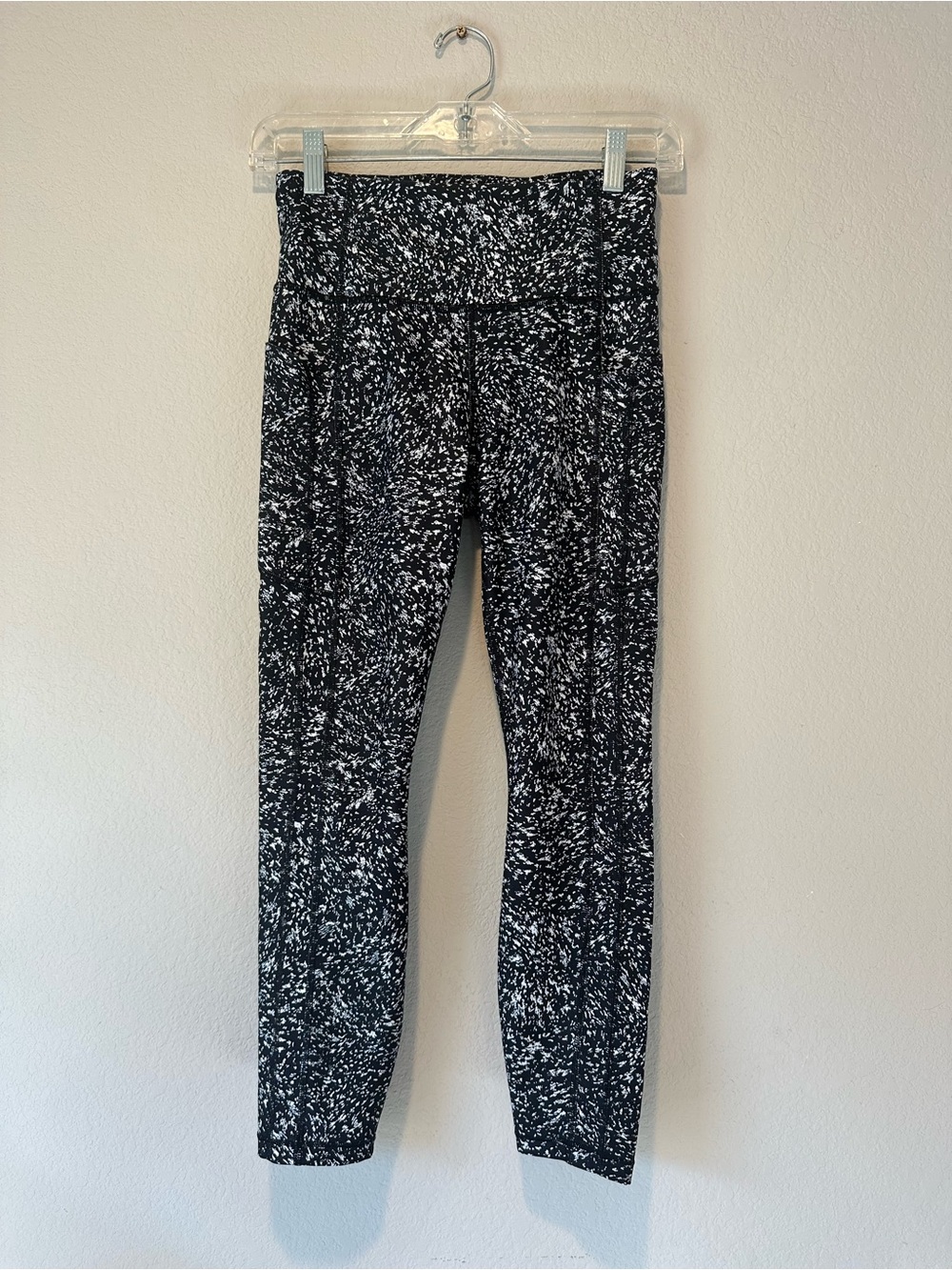 Athleta Women’s Ultimate Stash 7/8 Black and White Leggings size S (like new)